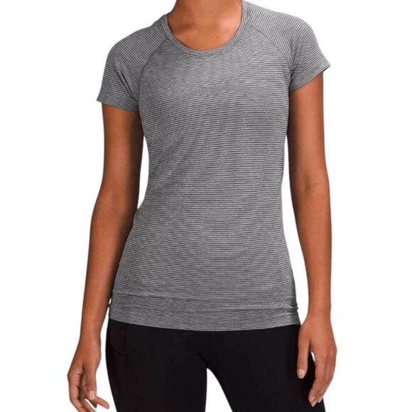 LULULEMON ATHLETICA Swiftly Tech Short Sleeve 2.0 Size 8 - Picture 1 of 4